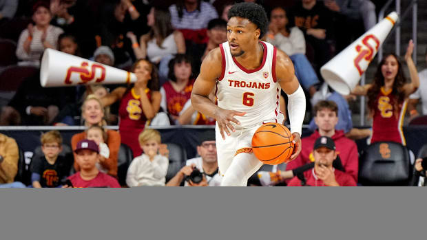 Bronny James handles the ball during USC’s game against Stanford.